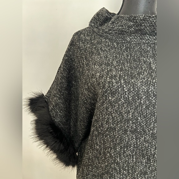 NWT One-Size-Fits-Most High Neck Faux Fur Trim Tweed Poncho - Picture 2 of 4